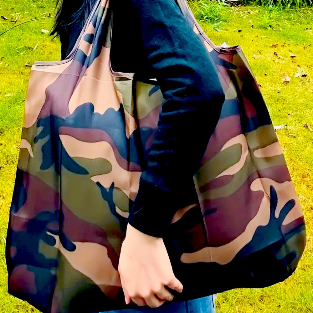 New - Extra Roomy Large Capacity Portable Tote Bag - Camo